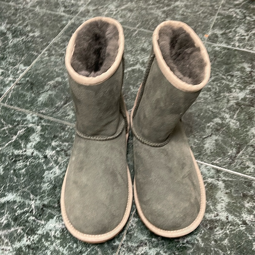 Girls Uggs. Size 3. Brand new without box
